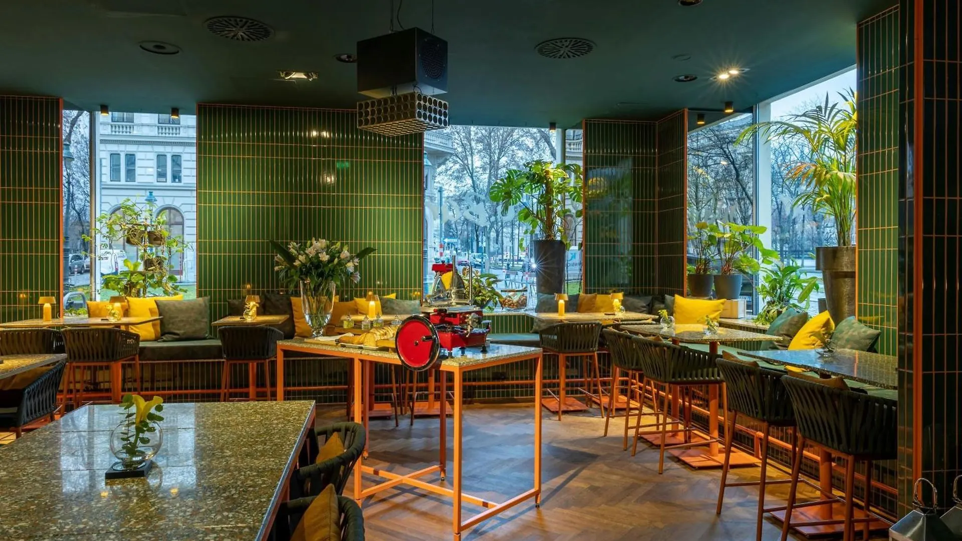 Le Meridien Vienna 5*,