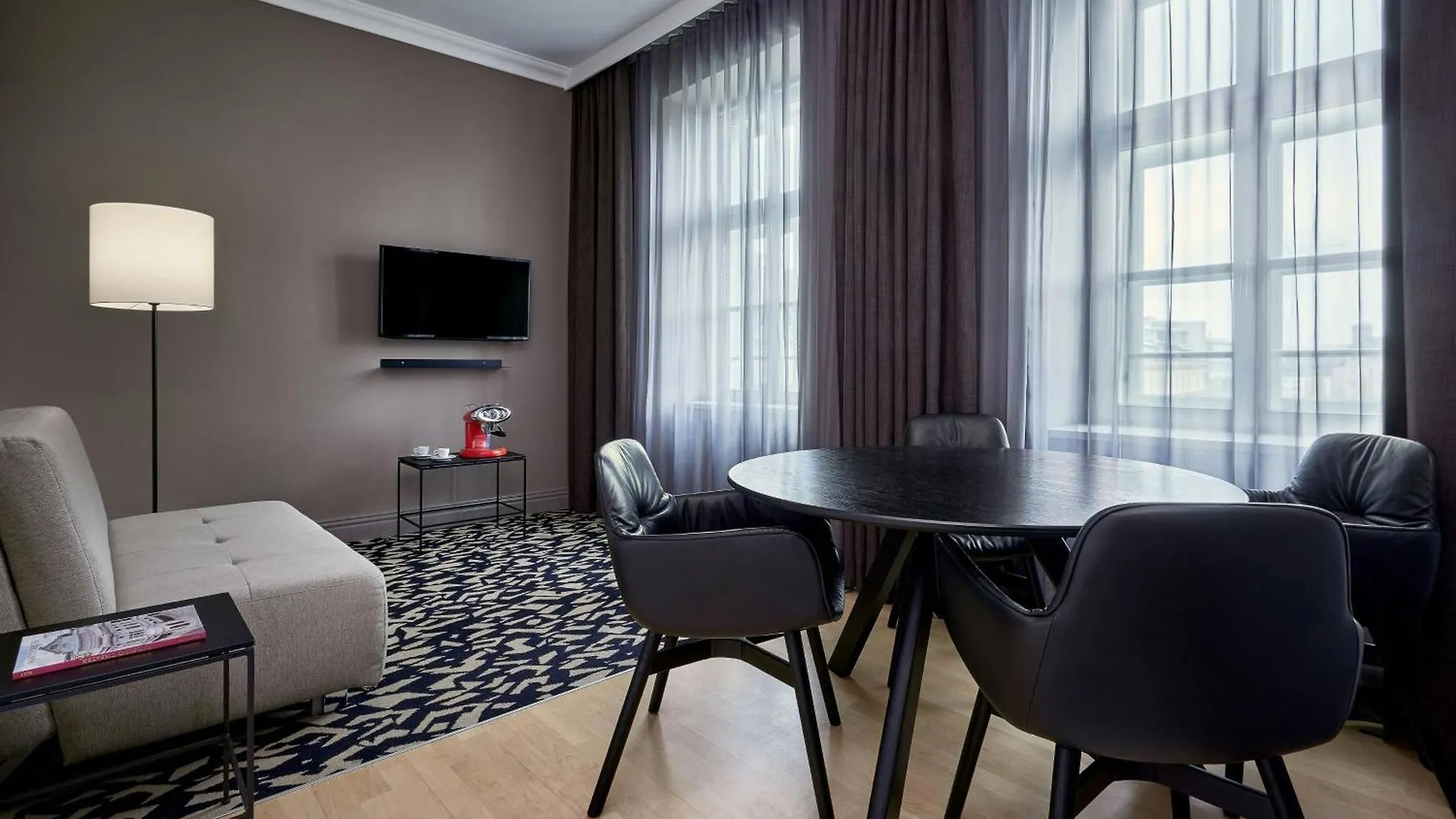 Le Meridien Vienna 5*,